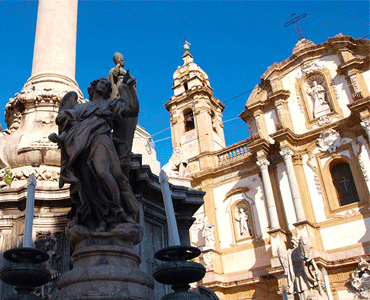 Giuseppe Tomasi di Lampedusa presso la chiesa di San Domenico, Pantheon degli Illustri di Sicilia.